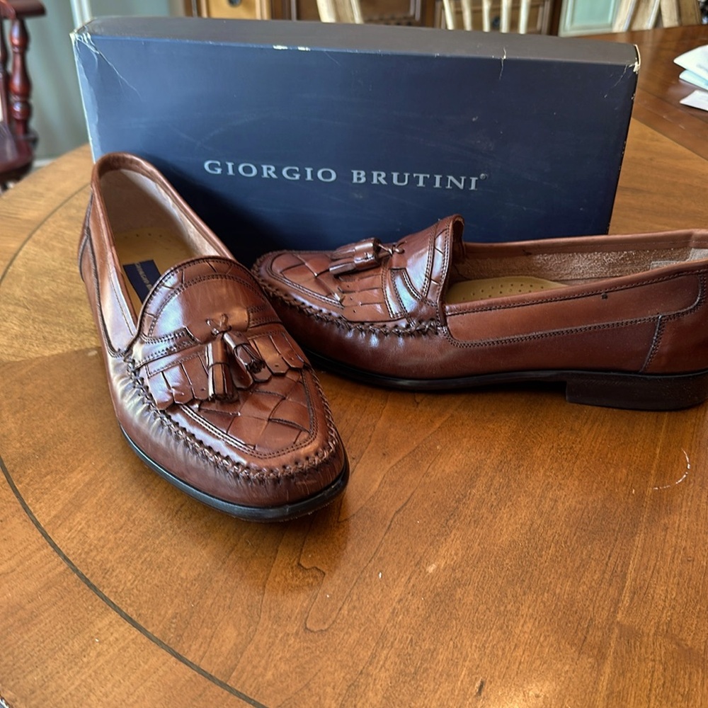 Brown Giorgio Brutini size 10M only worn once!